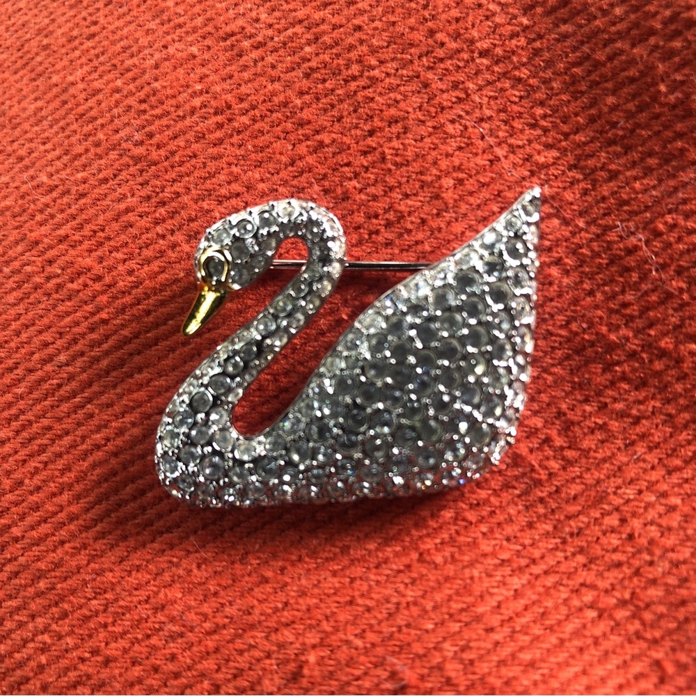 Swarovski swan brooch pin